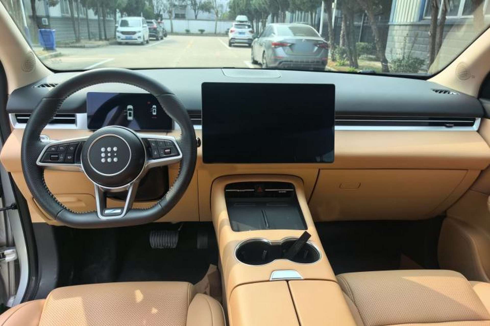 Used Landian E5 PLUS 2025 165 km Long-Range Version PLUS 7-Seater Center Console