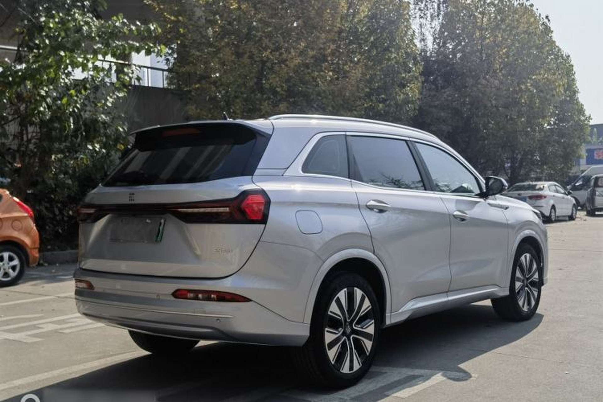 Used Landian E5 PLUS 2025 165 km Long-Range Version PLUS 5-Seater Exterior 3