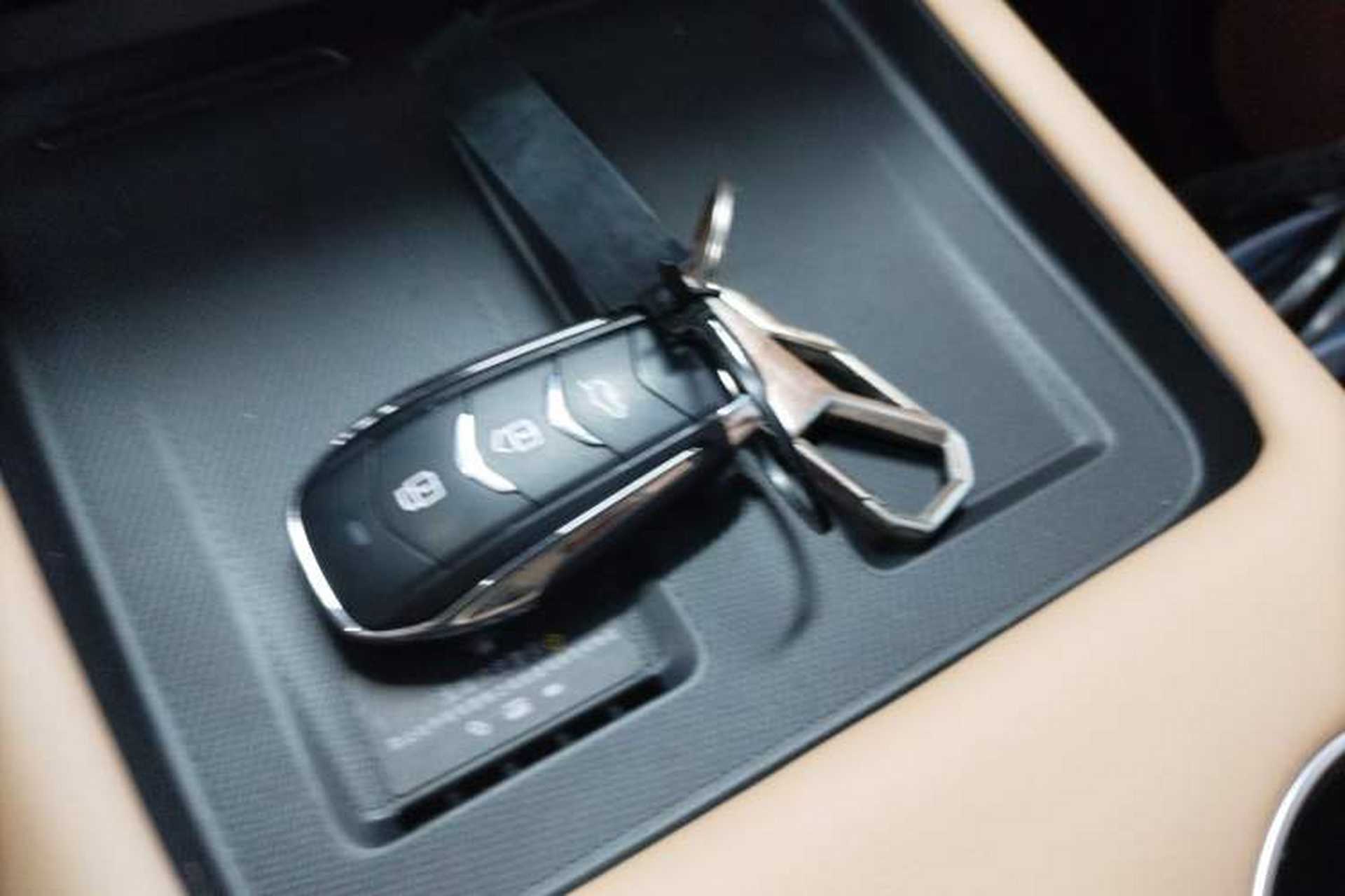 Used Landian E5 PLUS 2025 165 km Long-Range Version PLUS 7-Seater Interior 1
