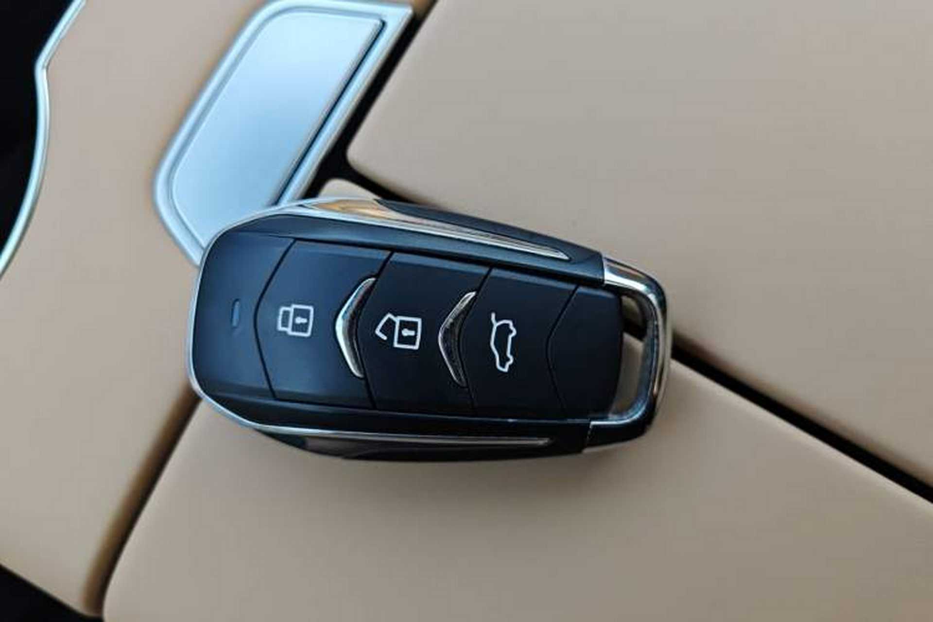 Used Landian E5 PLUS 2025 165 km Long-Range Version PLUS 5-Seater Interior 1