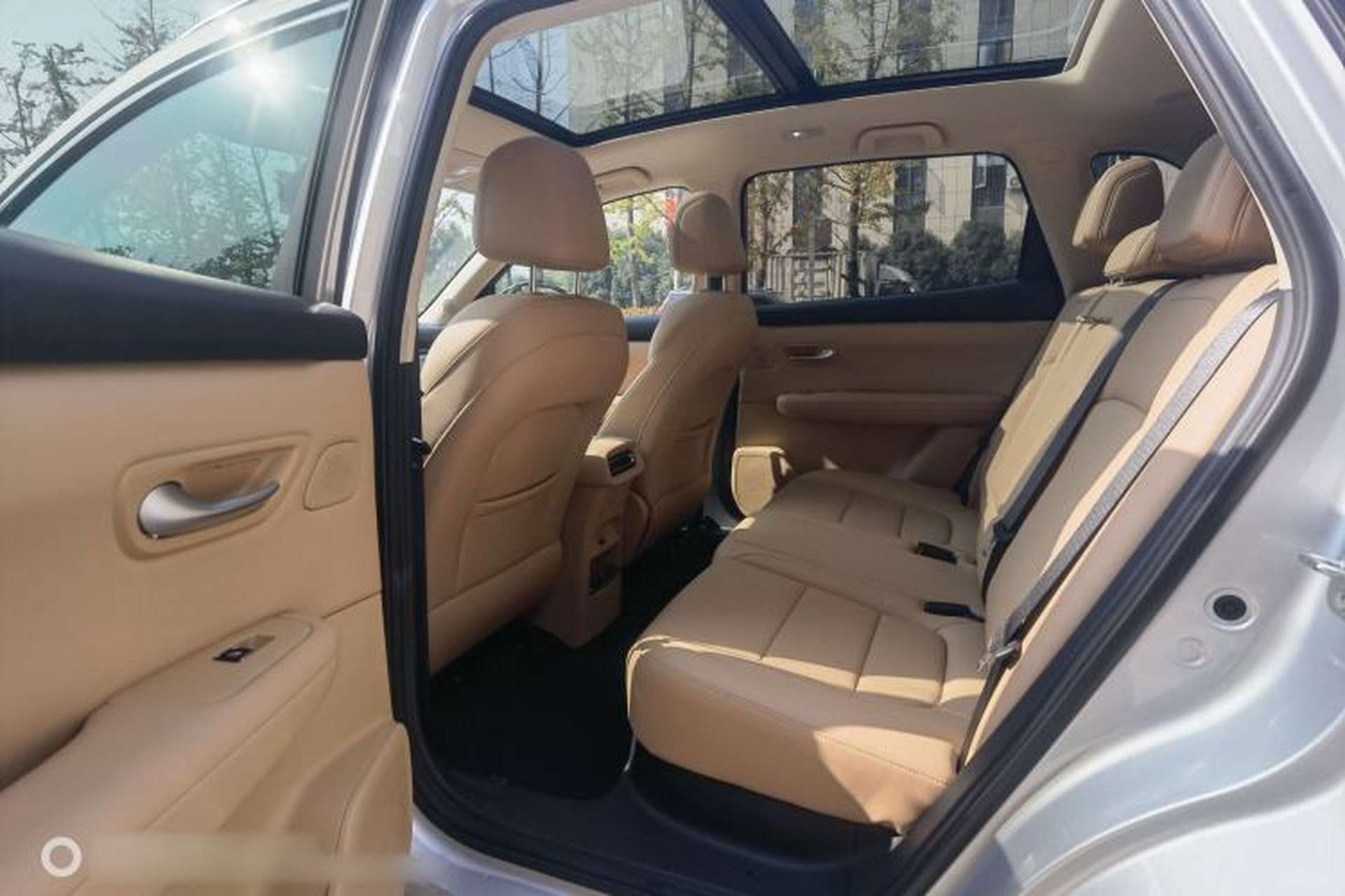Used Landian E5 PLUS 2025 165 km Long-Range Version PLUS 5-Seater Interior 3