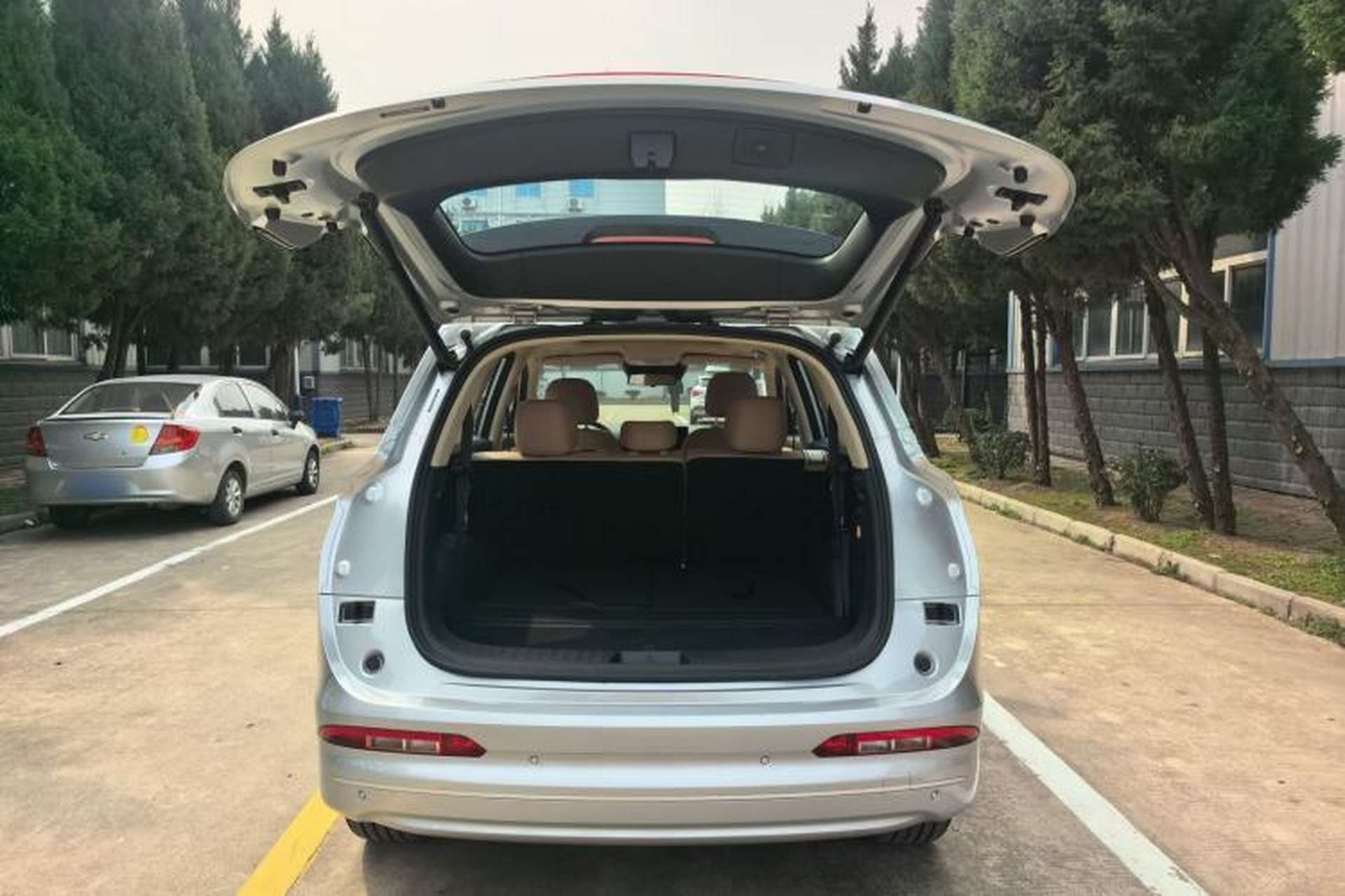 Used Landian E5 PLUS 2025 165 km Long-Range Version PLUS 7-Seater Trunk