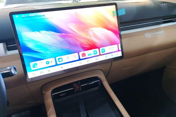 Used Landian E5 PLUS 2025 165 km Long-Range First Edition 7-Seater Audio And AC Panel