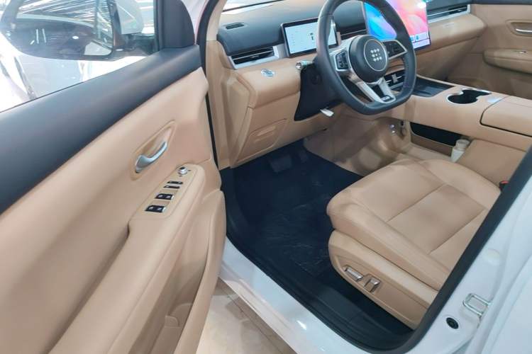 Used Landian E5 PLUS 2025 165 km Long-Range First Edition 7-Seater Driver Seat