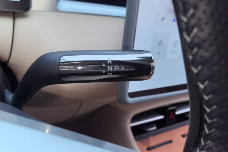 Used Landian E5 PLUS 2025 165 km Long-Range Version PLUS 7-Seater Gear Lever