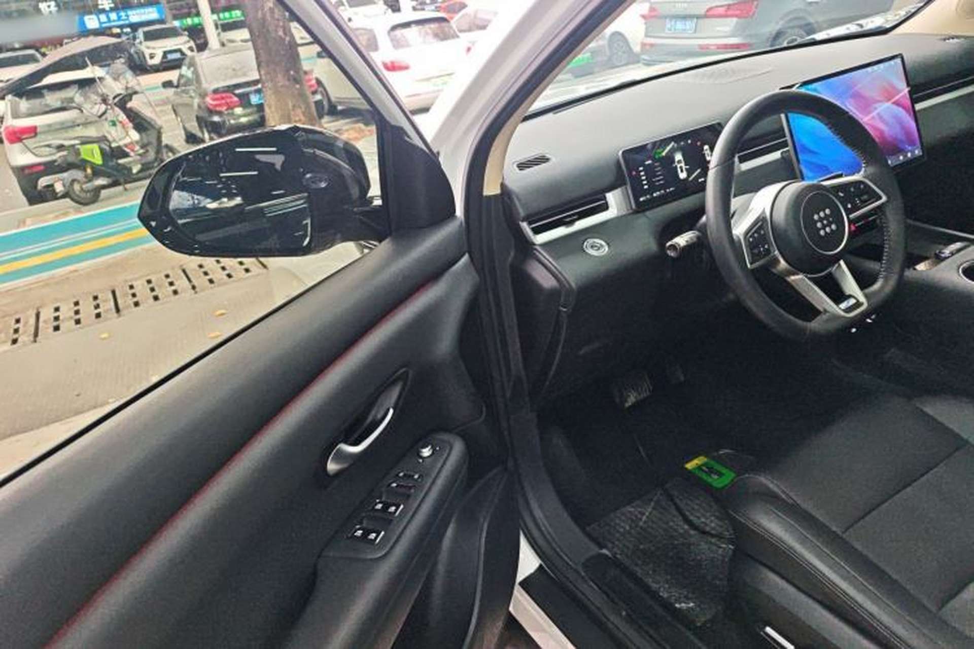 Used Landian E5 PLUS 2025 165 km Long-Range Version 7 Seats Interior 3