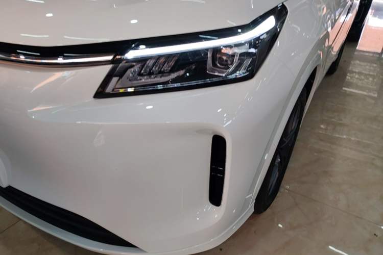 Used Landian E5 PLUS 2025 165 km Long-Range First Edition 7-Seater Left Front Headlight