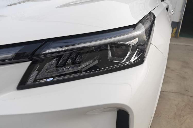 Used Landian E5 PLUS 2025 165 km Long-Range Version PLUS 7-Seater Left Front Headlight