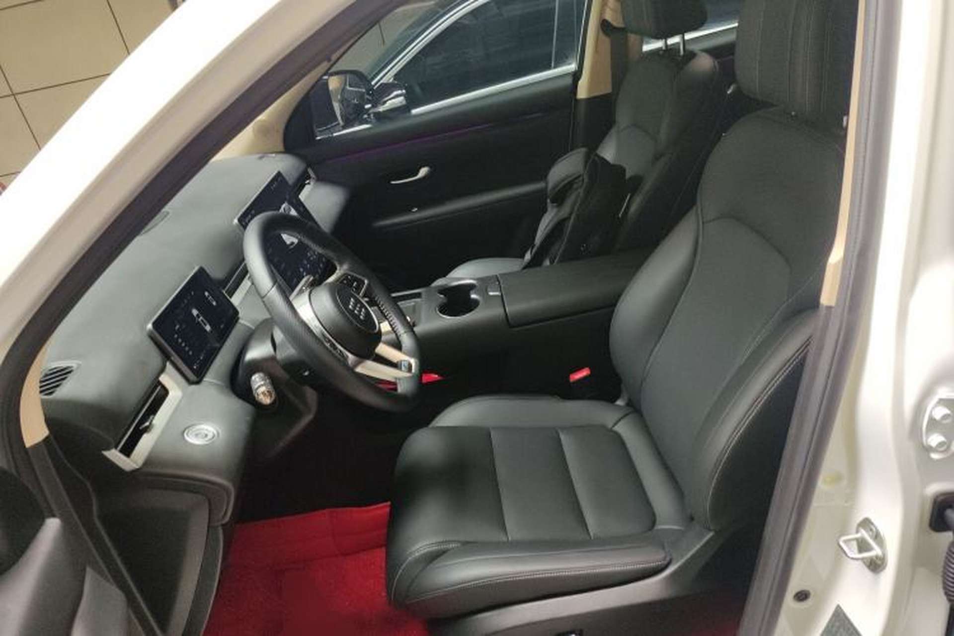 Used Landian E5 PLUS 2025 165 km Long-Range Version 7 Seats Left Front Seat