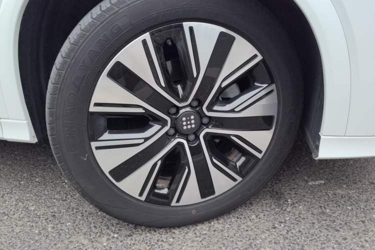 Used Landian E5 PLUS 2025 165 km Long-Range Version PLUS 7-Seater Right Front Wheel Hub