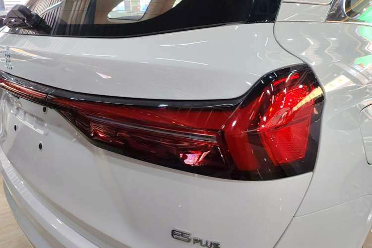 Used Landian E5 PLUS 2025 165 km Long-Range First Edition 7-Seater Right Rear Taillight
