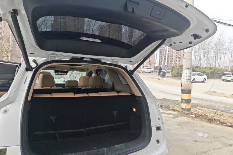 Used Landian E5 PLUS 2025 165 km Long-Range Version PLUS 7-Seater Trunk