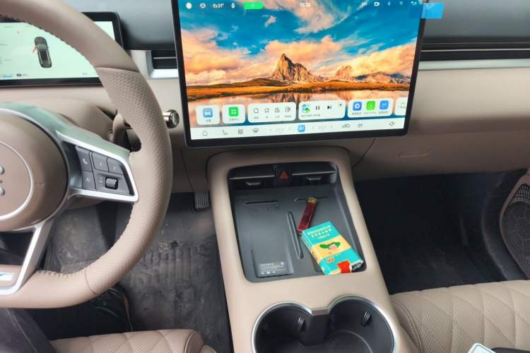 Used Landian E5 PLUS 2026 Model 230km Ultra-Long-Range Version Ultra 5-seater Audio And AC Panel
