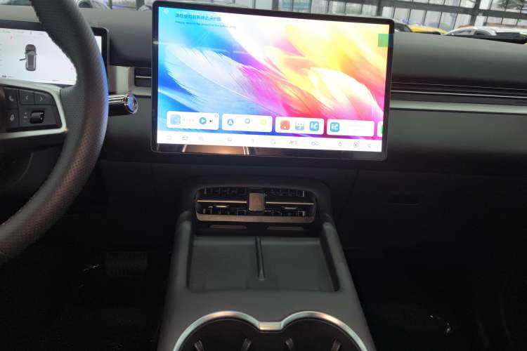 Used Landian E5 PLUS 2026 Model, 165km Long-Range First-Adoption Edition, 7-seater Audio And AC Panel