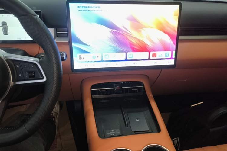 Used Landian E5 PLUS 2026 Model 165km Long-Range First-Adoption Version Ultra 5-seater Audio And AC Panel