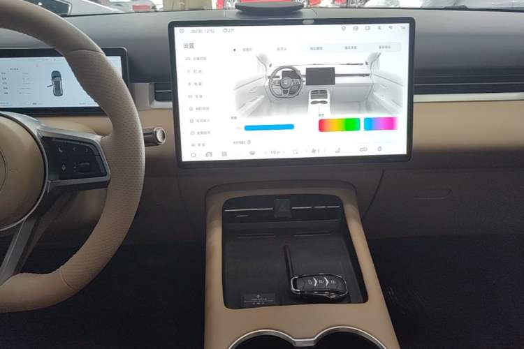 Used Landian E5 PLUS 2026 Model 165km Long-Range First-Adoption Version Ultra 7-seater Audio And AC Panel
