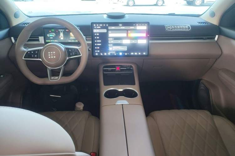 Used Landian E5 PLUS 2026 Model Standard-Range All-Wheel-Drive Performance Version Ultra Center Console