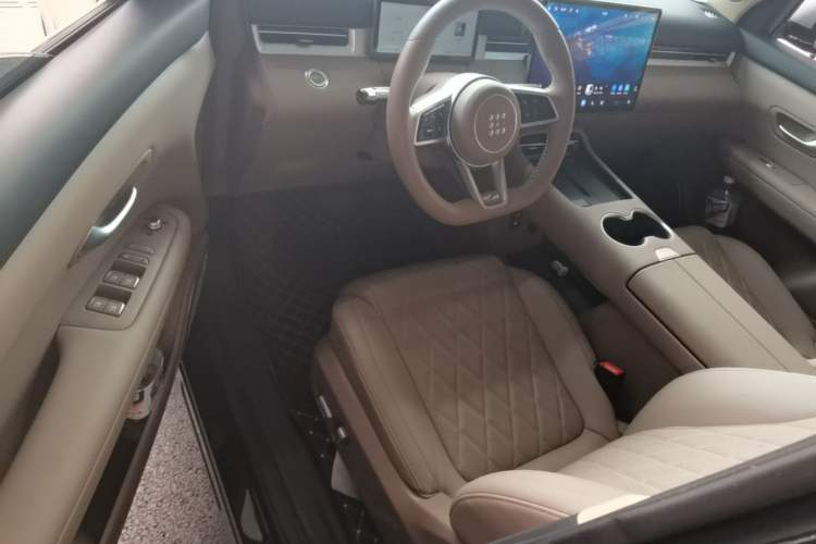 Used Landian E5 PLUS 2026 Model Standard-Range All-Wheel-Drive Performance Version Ultra Driver Seat
