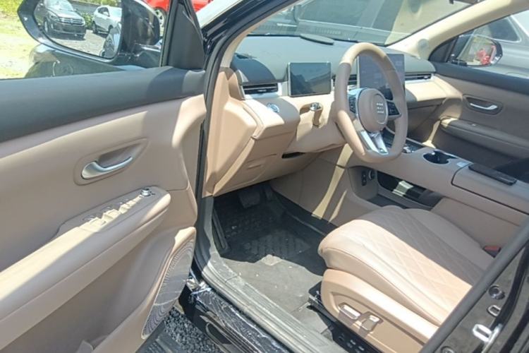 Used Landian E5 PLUS 2026 Model Standard-Range All-Wheel-Drive Performance Version Ultra Driver Seat