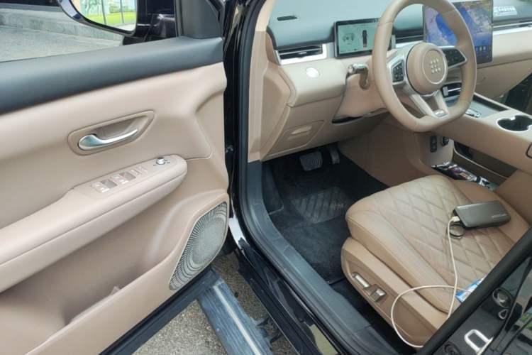 Used Landian E5 PLUS 2026 Model Standard-Range All-Wheel-Drive Performance Version Ultra Driver Seat