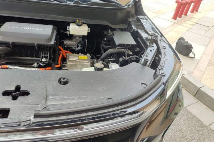 Used Landian E5 PLUS 2026 Model Standard-Range All-Wheel-Drive Performance Version Ultra Engine Bay Left