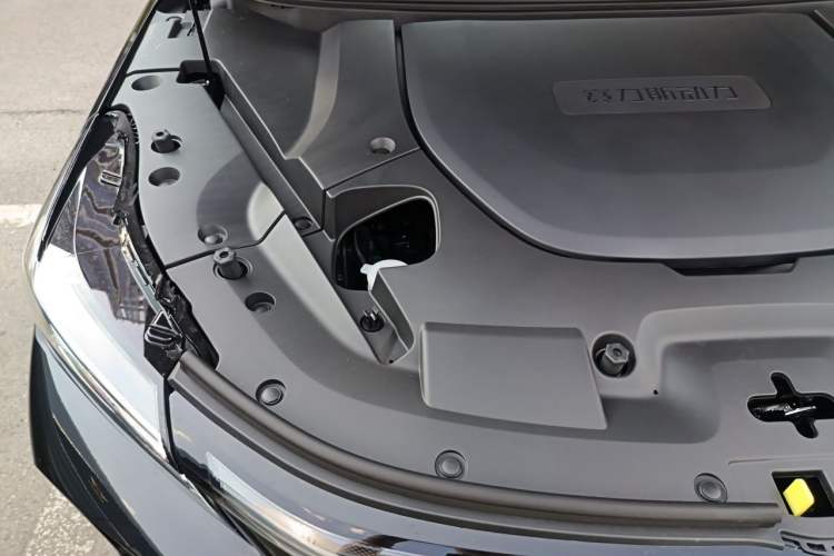 Used Landian E5 PLUS 2026 Model 230km Ultra-Long-Range Version Ultra 7-seater Engine Bay Right