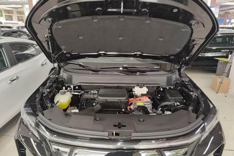 Used Landian E5 PLUS 2026 Model 165km Long-Range First-Adoption Version Ultra 7-seater Engine Bay