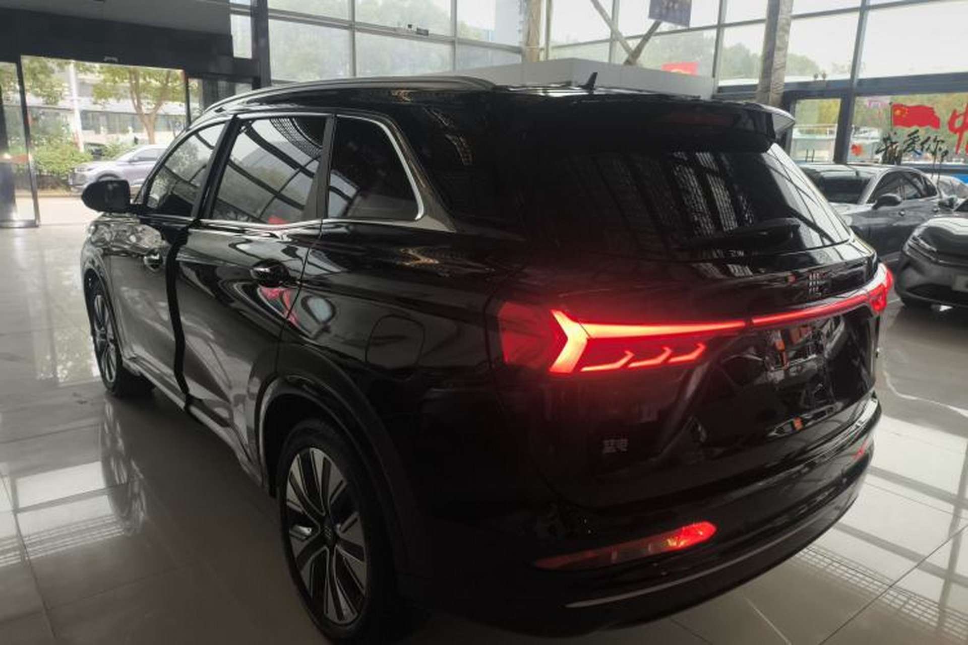Used Landian E5 PLUS 2026 Model 165km Long-Range First-Adoption Version Ultra 5-seater Exterior 2