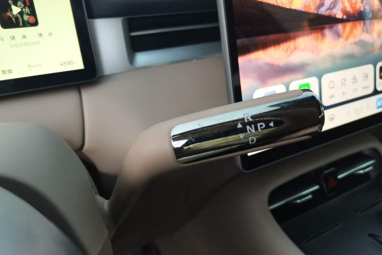 Used Landian E5 PLUS 2026 Model Standard-Range All-Wheel-Drive Performance Version Ultra Gear Lever