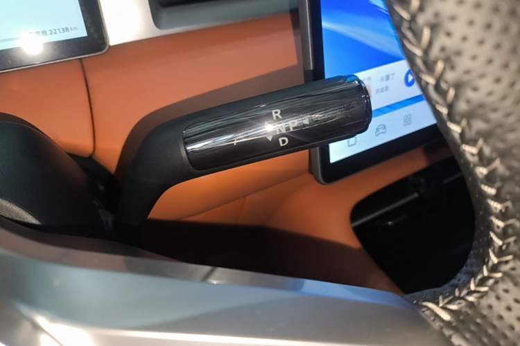 Used Landian E5 PLUS 2026 Model 165km Long-Range First-Adoption Version Ultra 5-seater Gear Lever