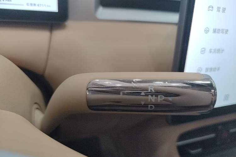 Used Landian E5 PLUS 2026 Model 165km Long-Range First-Adoption Version Ultra 7-seater Gear Lever