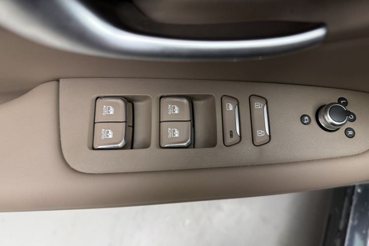 Used Landian E5 PLUS 2026 Model 230km Ultra-Long-Range Version Ultra 5-seater Interior 12