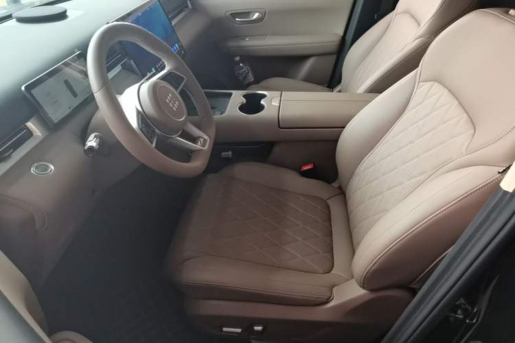 Used Landian E5 PLUS 2026 Model Standard-Range All-Wheel-Drive Performance Version Ultra Left Front Seat