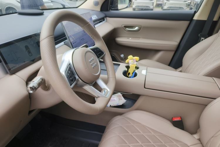 Used Landian E5 PLUS 2026 Model Standard-Range All-Wheel-Drive Performance Version Ultra Left Front Seat