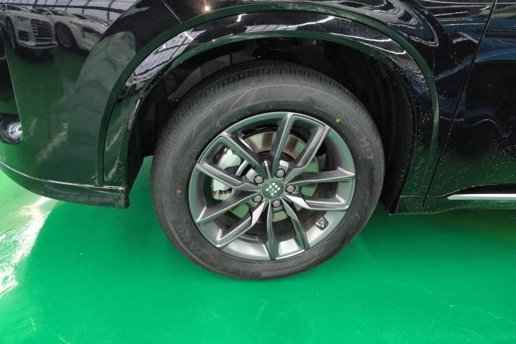 Used Landian E5 PLUS 2026 Model, 165km Long-Range First-Adoption Edition, 7-seater Left Front Wheel Hub