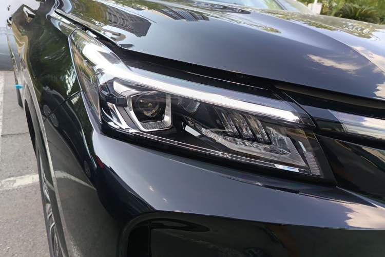 Used Landian E5 PLUS 2026 Model 230km Ultra-Long-Range Version Ultra 7-seater Right Front Headlight