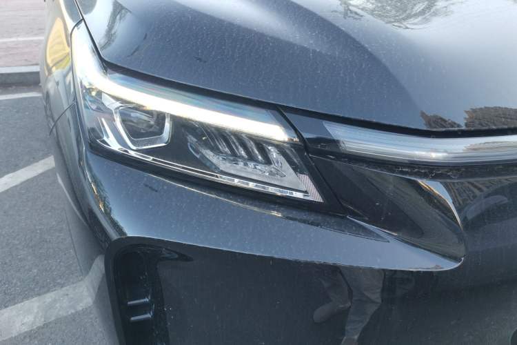 Used Landian E5 PLUS 2026 Model Standard-Range All-Wheel-Drive Performance Version Ultra Right Front Headlight