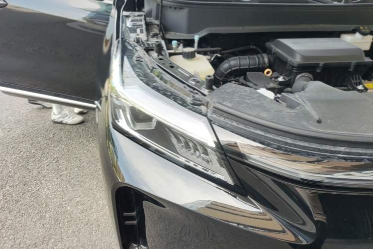 Used Landian E5 PLUS 2026 Model Standard-Range All-Wheel-Drive Performance Version Ultra Right Front Headlight