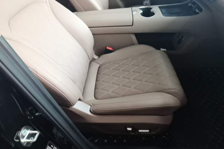 Used Landian E5 PLUS 2026 Model Standard-Range All-Wheel-Drive Performance Version Ultra Right Front Seat