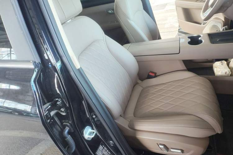 Used Landian E5 PLUS 2026 Model Standard-Range All-Wheel-Drive Performance Version Ultra Right Front Seat