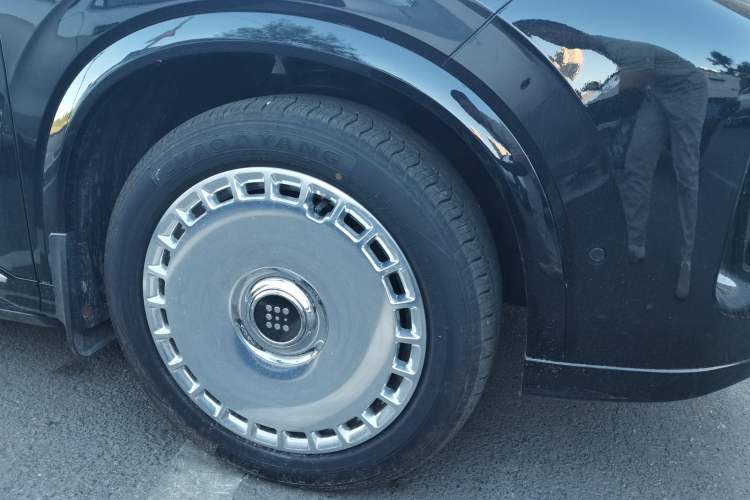 Used Landian E5 PLUS 2026 Model Standard-Range All-Wheel-Drive Performance Version Ultra Right Front Wheel Hub
