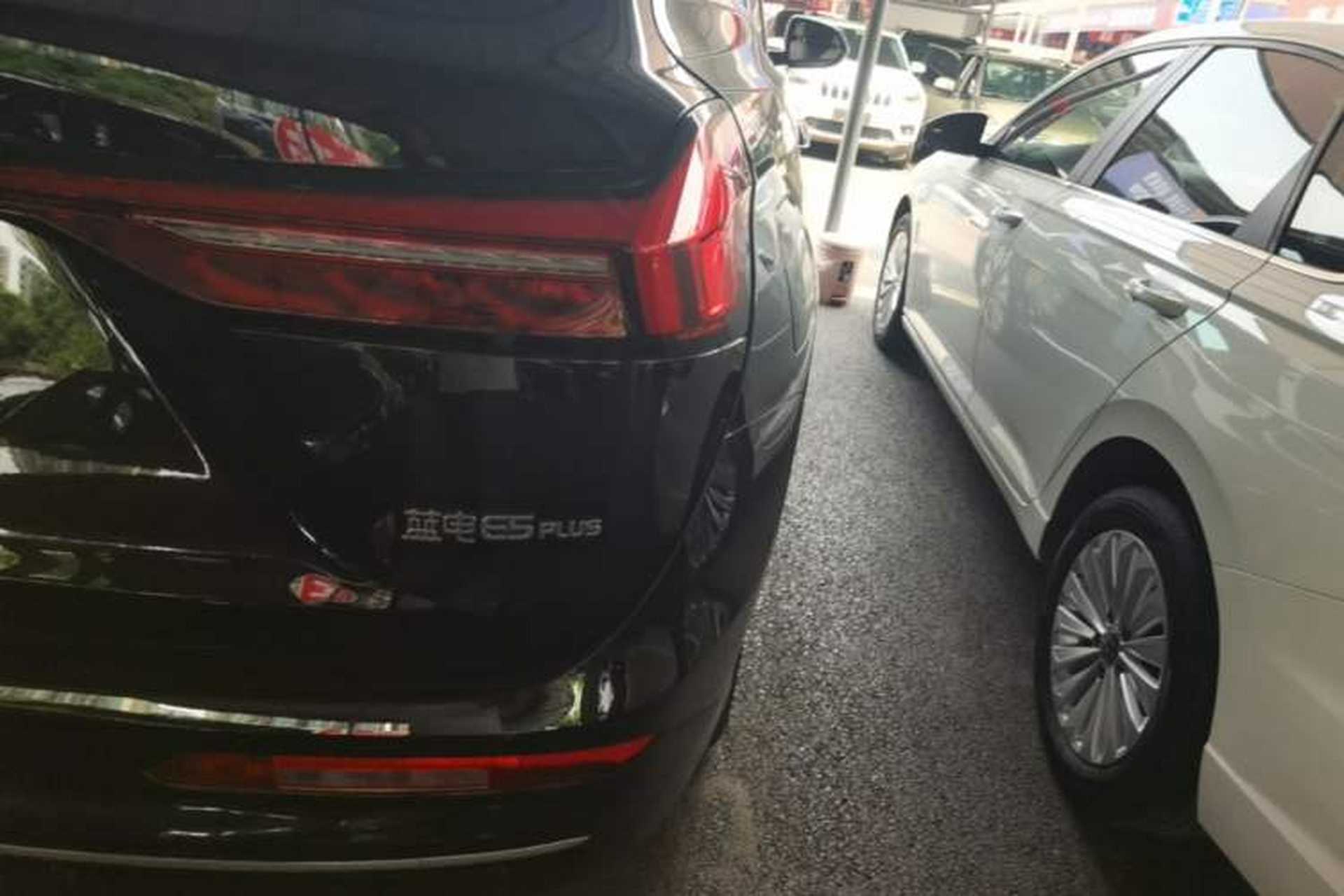 Used Landian E5 PLUS 2026 Model Standard-Range All-Wheel-Drive Performance Version Ultra Right Rear Taillight