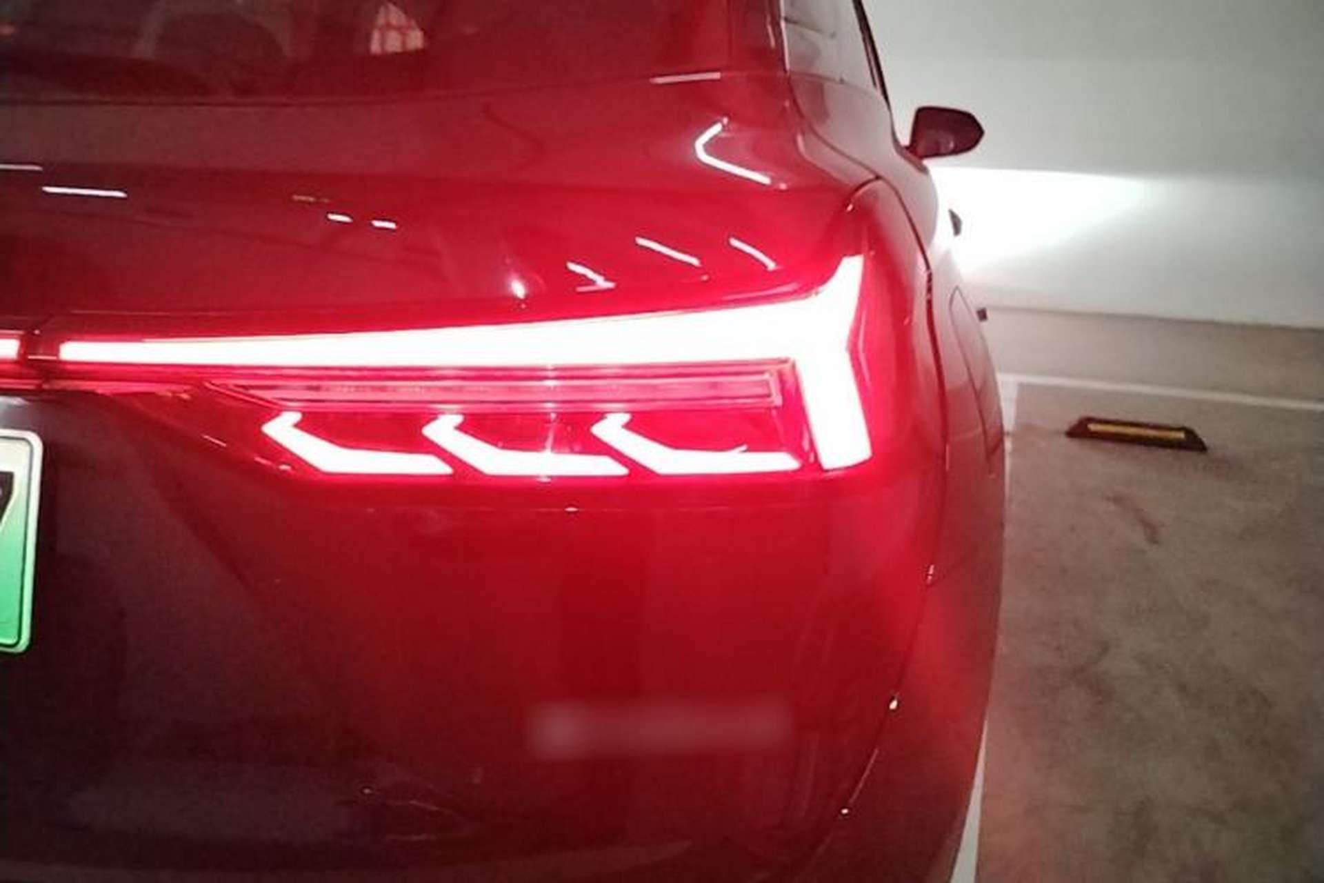 Used Landian E5 PLUS 2026 Model Standard-Range All-Wheel-Drive Performance Version Ultra Right Rear Taillight
