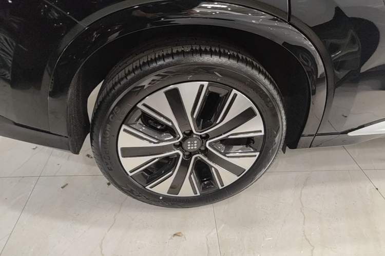 Used Landian E5 PLUS 2026 Model 165km Long-Range First-Adoption Version Ultra 7-seater Right Rear Wheel Hub