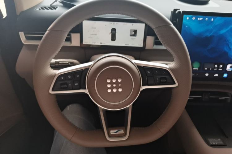 Used Landian E5 PLUS 2026 Model Standard-Range All-Wheel-Drive Performance Version Ultra Steering Wheel