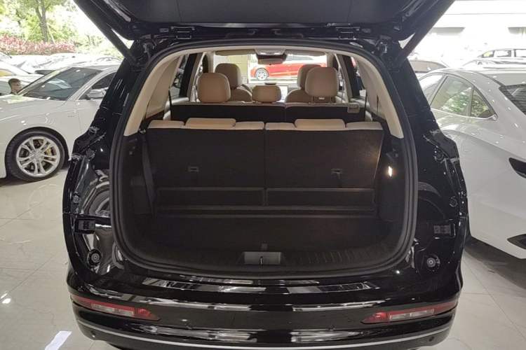 Used Landian E5 PLUS 2026 Model 165km Long-Range First-Adoption Version Ultra 7-seater Trunk