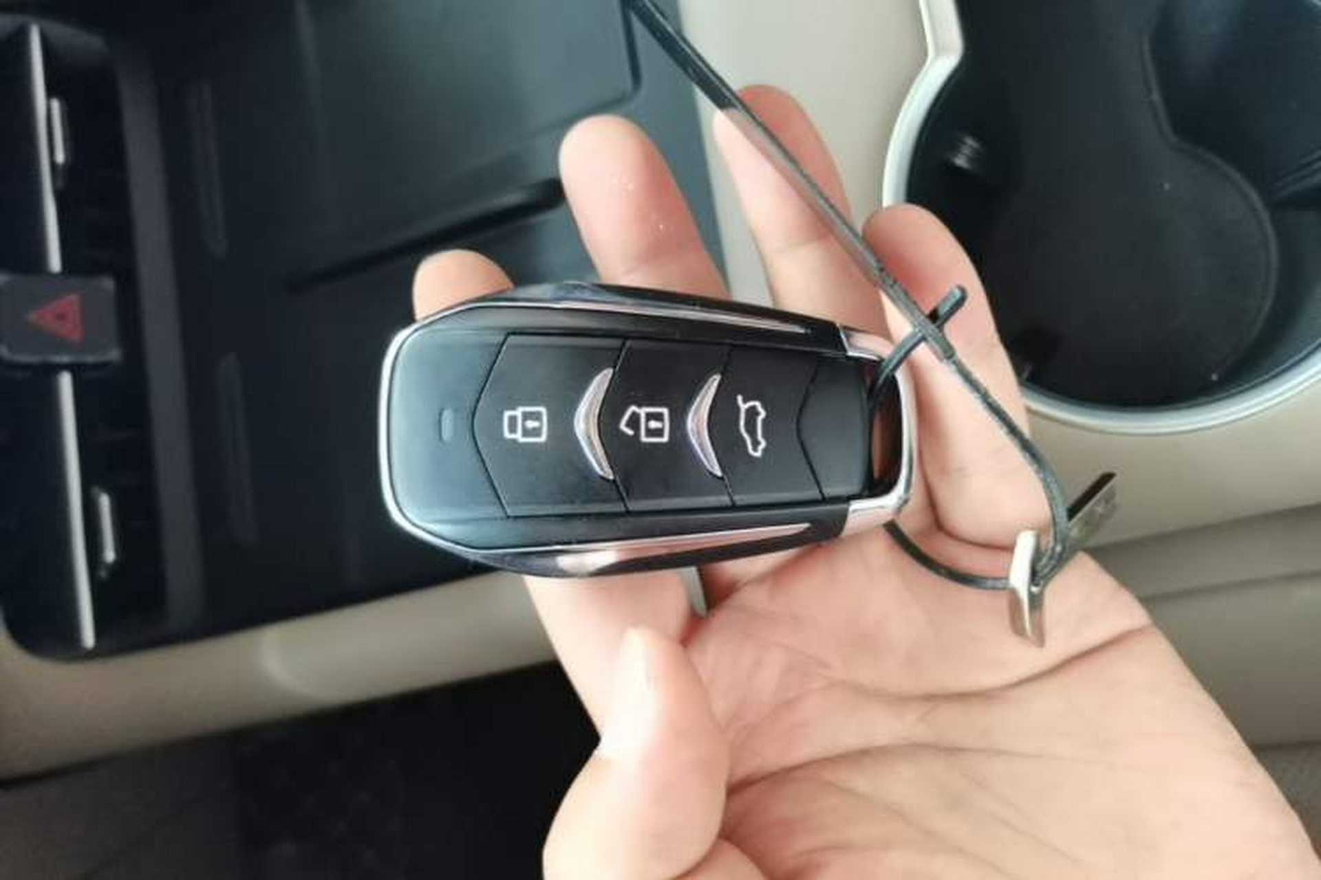 Used Landian E5 PLUS 2026 Model Standard-Range All-Wheel-Drive Performance Version Ultra Vehicle Key