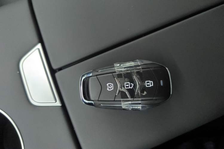 Used Landian E5 PLUS 2026 Model, 165km Long-Range First-Adoption Edition, 7-seater Vehicle Key