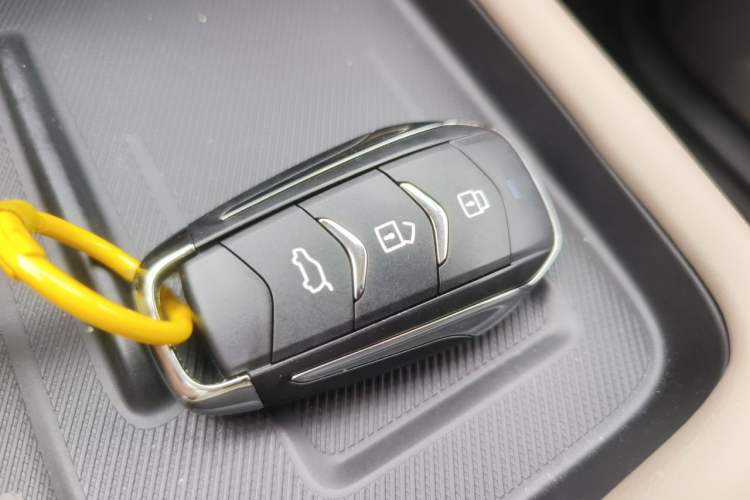 Used Landian E5 PLUS 2026 Model Standard-Range All-Wheel-Drive Performance Version Ultra Vehicle Key