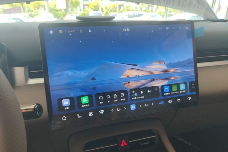 Used Landian E5 PLUS 2026 Model 230km Ultra-Long-Range Version Ultra 7-seater Audio And AC Panel